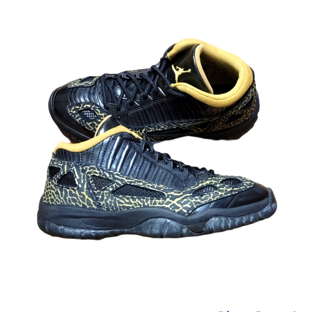 Jordan 11 Retro Low IE Black Metallic Gold (W) 316318 071 Sz 8